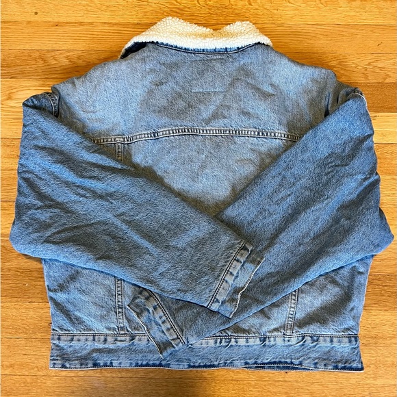 Garage, Light Denim, Sherpa/Fleece Lined, Crop, Zip, Jeans Jacket, Size Large - Picture 4 of 9